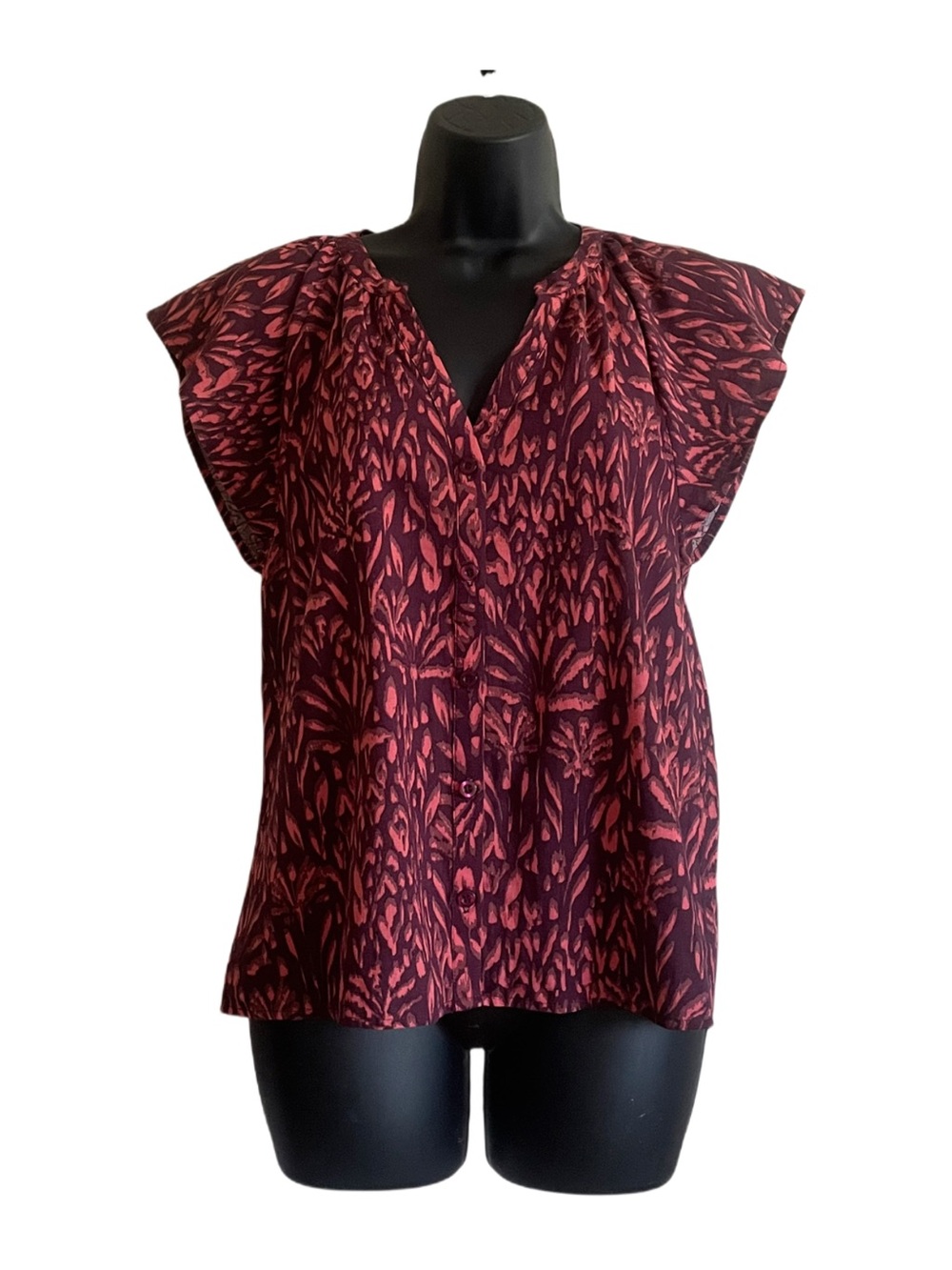 Evereve Burgundy and Coral Printed Flutter Sleeve V-Neck Top